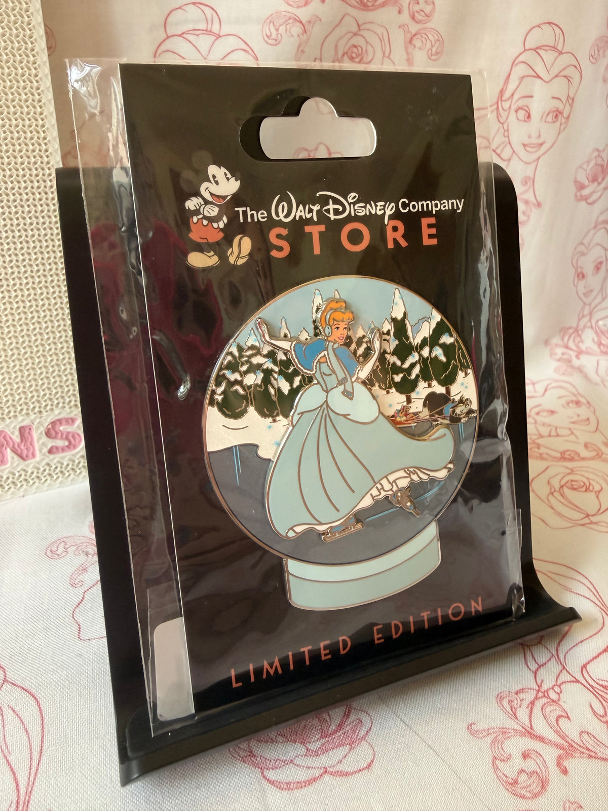 DEC - Snow Globe - Cinderella