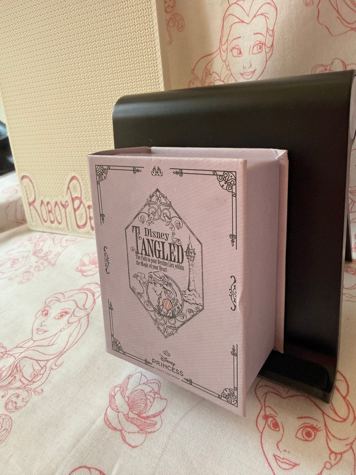 Korea Exclusive - Rapunzel Chain Pin Badge