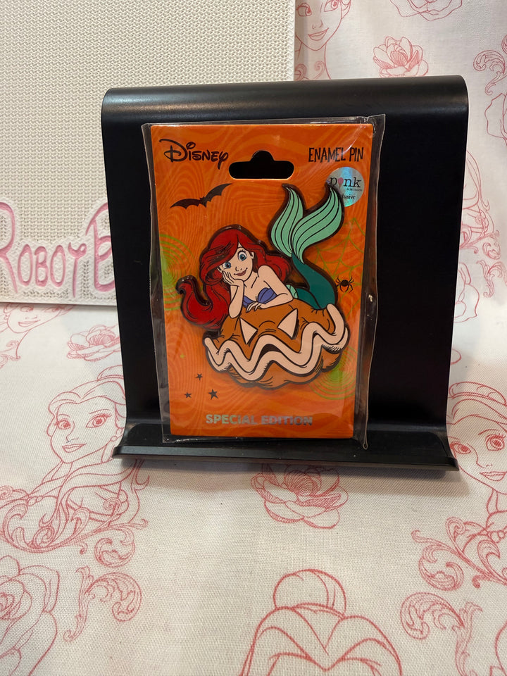 PALM - Clam Shell Jack-o-Lantern - Ariel -  LE300