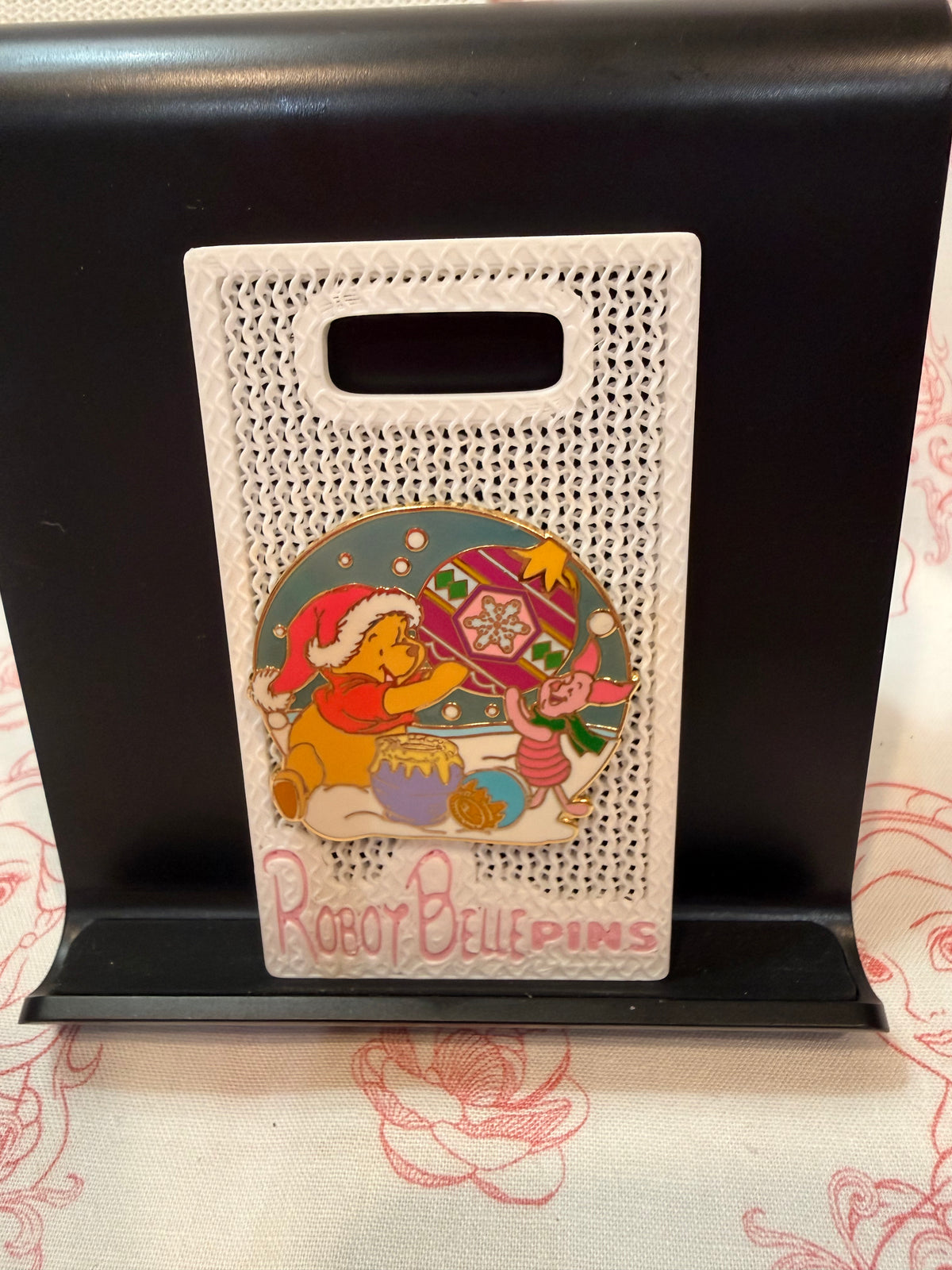 Vintage 2005 - Winnie the Pooh Christmas Suprise Pin - LE 1000