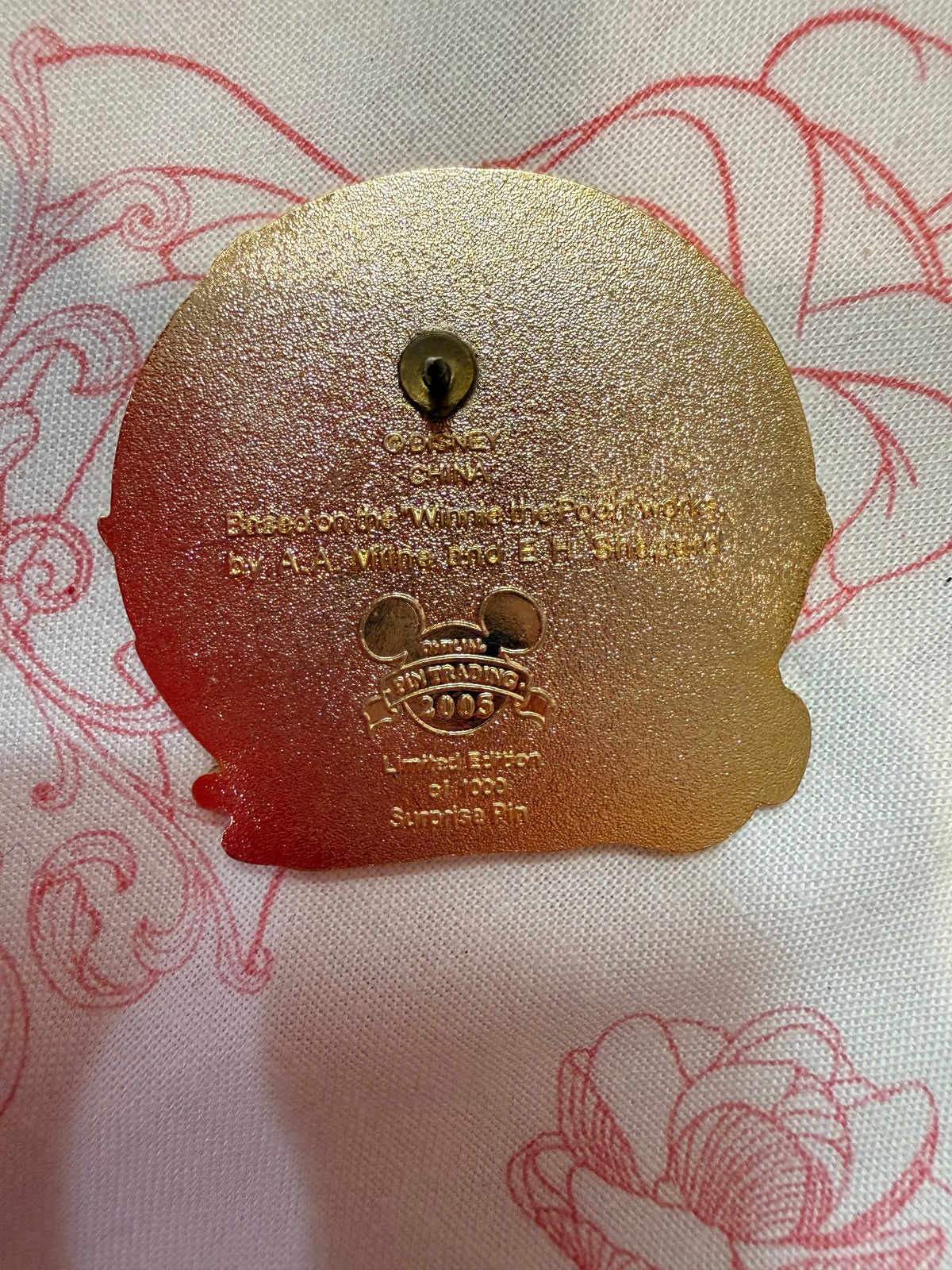 Vintage 2005 - Winnie the Pooh Christmas Suprise Pin - LE 1000